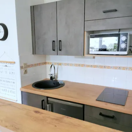 Apartment 2 Pieces Front De Ensoleille Et Calme Acces Direct