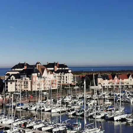 2 Pieces Front De Ensoleille Et Calme Acces Direct * Cabourg
