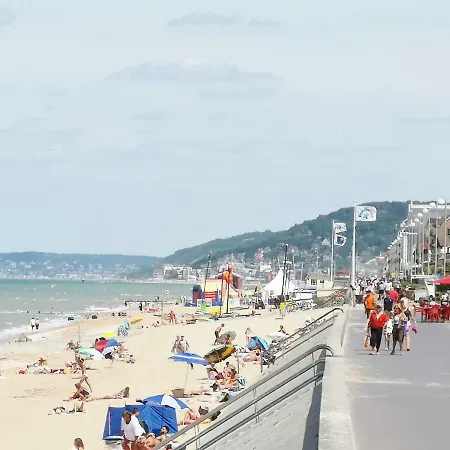 2 Pieces Front De Ensoleille Et Calme Acces Direct Cabourg