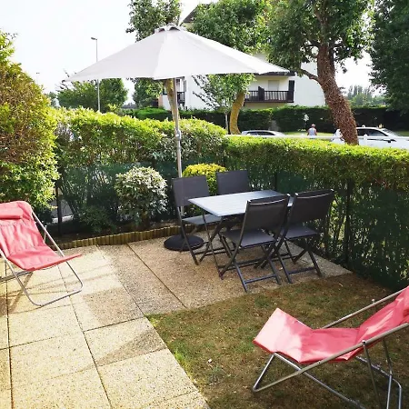 2 Pieces Front De Ensoleille Et Calme Acces Direct Apartment Cabourg