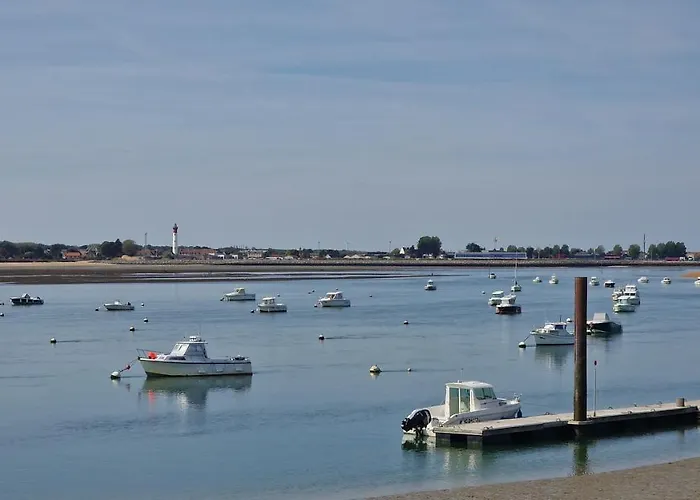 2 Pieces Front De Ensoleille Et Calme Acces Direct * Cabourg