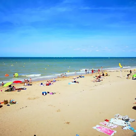 2 Pieces Front De Ensoleille Et Calme Acces Direct Lejlighed Cabourg