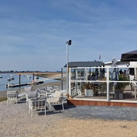 2 Pieces Front De Ensoleille Et Calme Acces Direct Lejlighed Cabourg