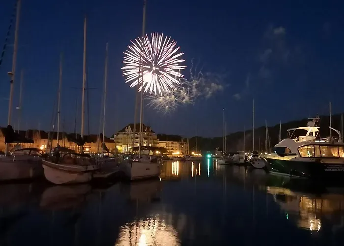 2 Pieces Front De Ensoleille Et Calme Acces Direct דירה קאבורג