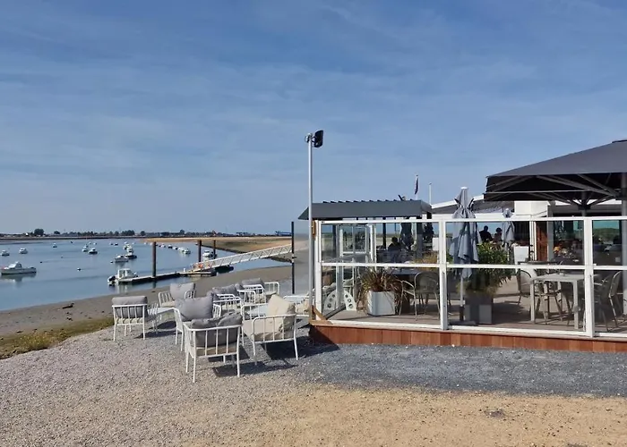 2 Pieces Front De Ensoleille Et Calme Acces Direct דירה קאבורג